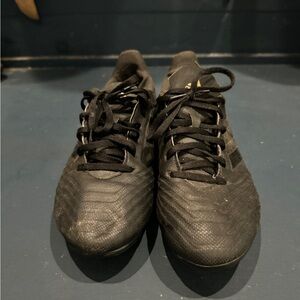 Black soccer cleats boys size 7.5